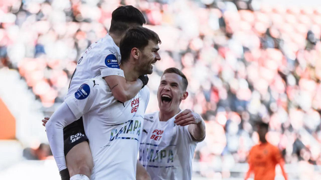 «Крылья» празднуют гол Рахмановича